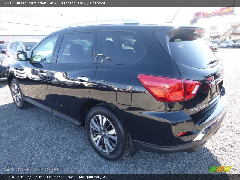 Magnetic Black / Charcoal 2017 Nissan Pathfinder S 4x4