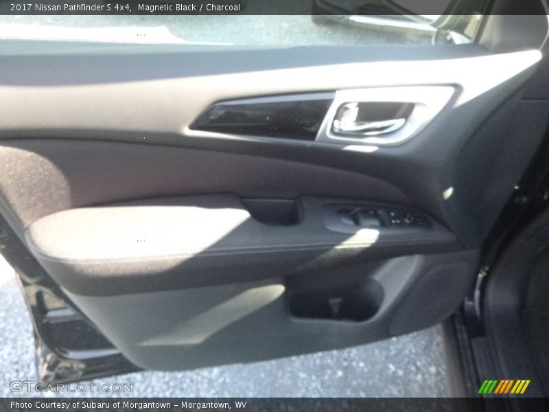 Magnetic Black / Charcoal 2017 Nissan Pathfinder S 4x4