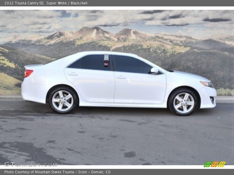 Super White / Black/Ash 2012 Toyota Camry SE