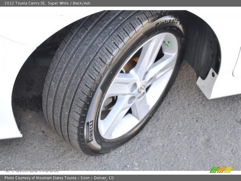 Super White / Black/Ash 2012 Toyota Camry SE