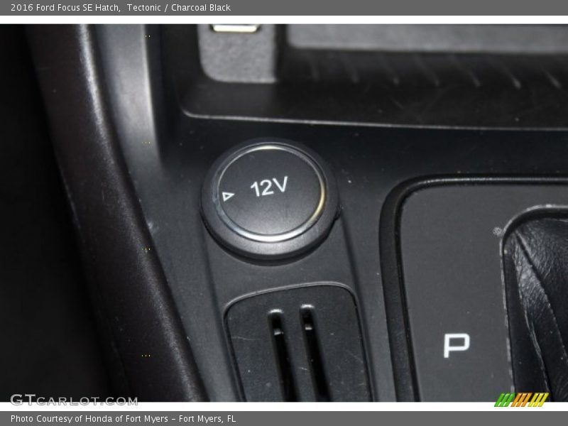 Tectonic / Charcoal Black 2016 Ford Focus SE Hatch