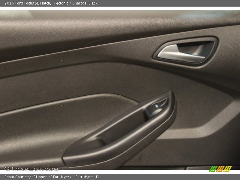 Tectonic / Charcoal Black 2016 Ford Focus SE Hatch