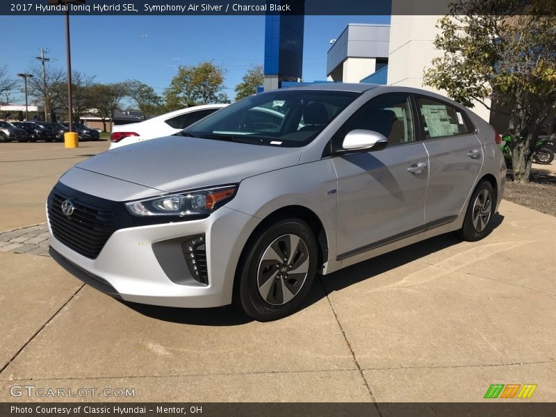 Front 3/4 View of 2017 Ioniq Hybrid SEL