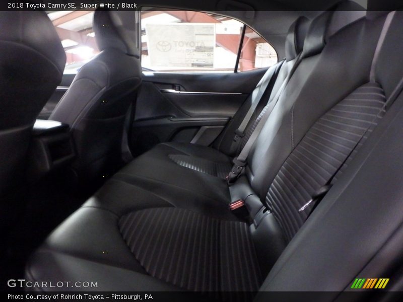Super White / Black 2018 Toyota Camry SE