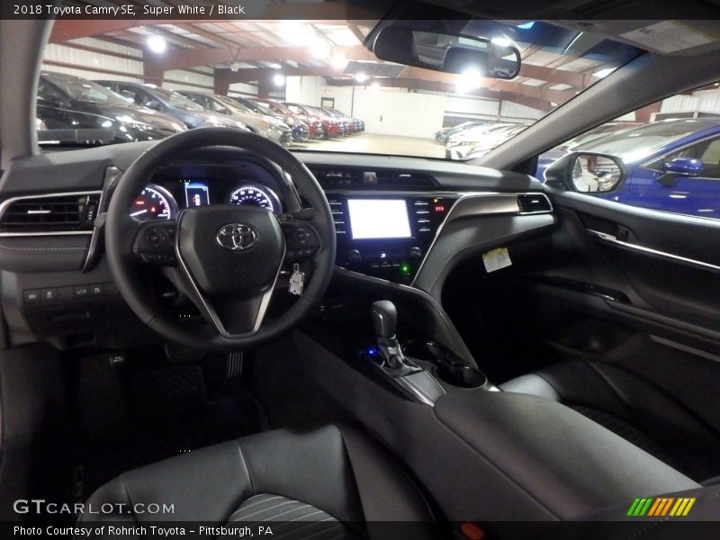 Super White / Black 2018 Toyota Camry SE