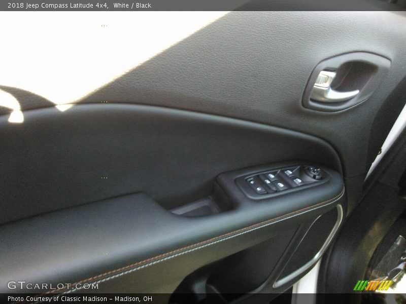 White / Black 2018 Jeep Compass Latitude 4x4