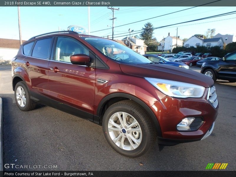 Front 3/4 View of 2018 Escape SE 4WD