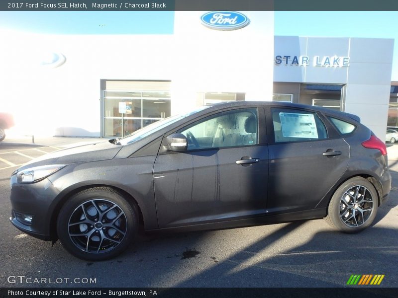 Magnetic / Charcoal Black 2017 Ford Focus SEL Hatch