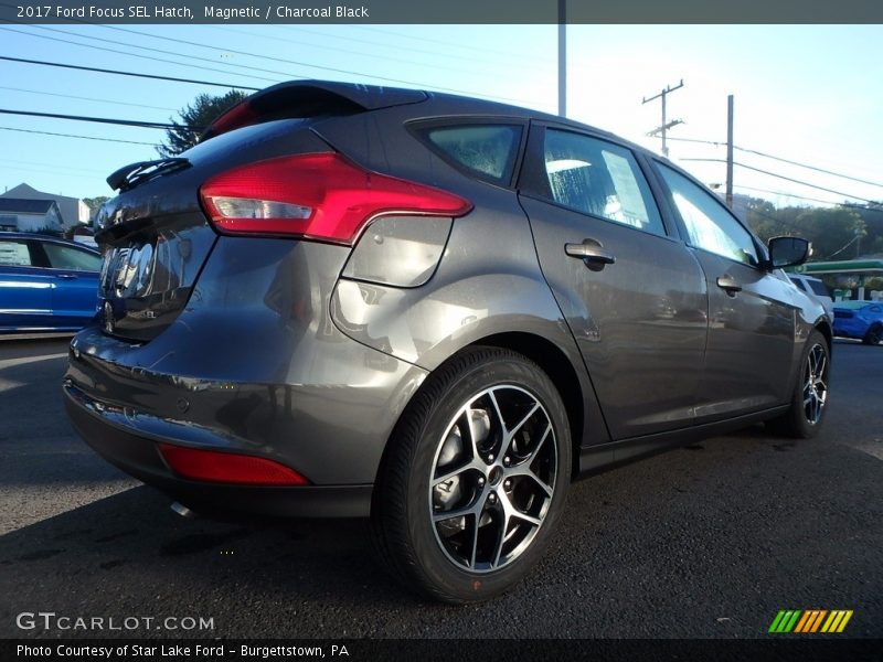 Magnetic / Charcoal Black 2017 Ford Focus SEL Hatch