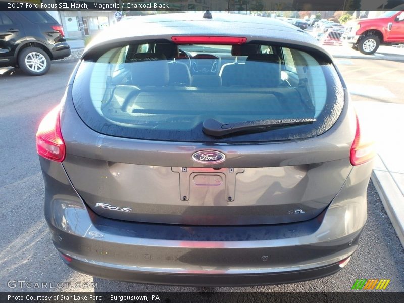 Magnetic / Charcoal Black 2017 Ford Focus SEL Hatch