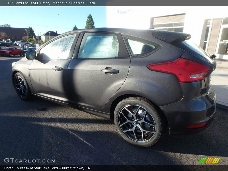 Magnetic / Charcoal Black 2017 Ford Focus SEL Hatch