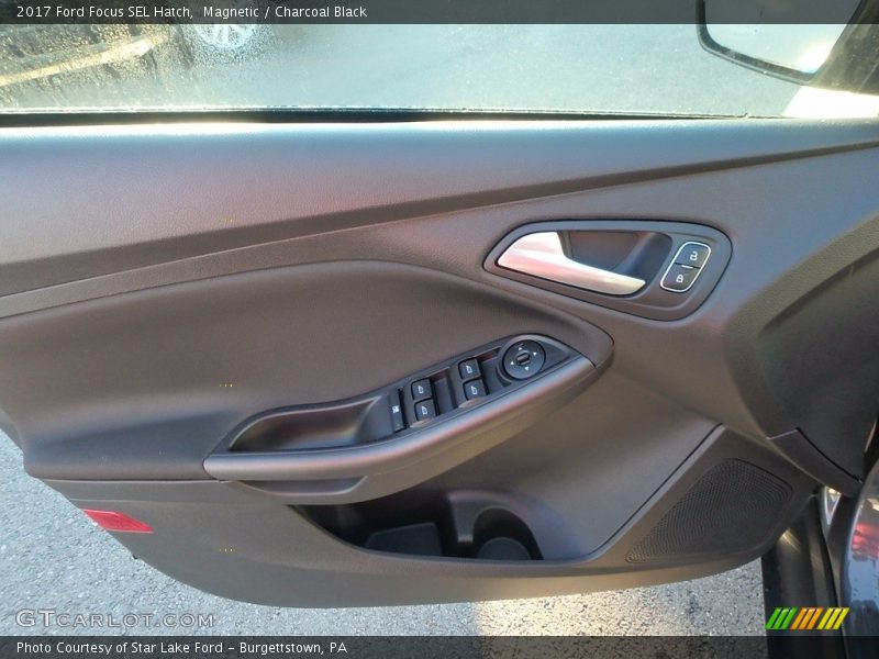 Magnetic / Charcoal Black 2017 Ford Focus SEL Hatch