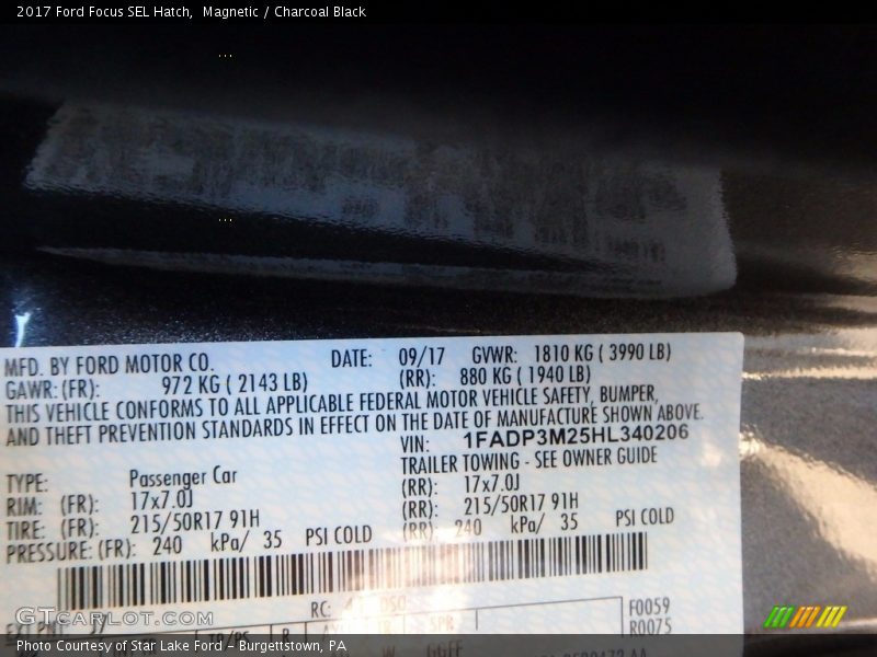 Magnetic / Charcoal Black 2017 Ford Focus SEL Hatch