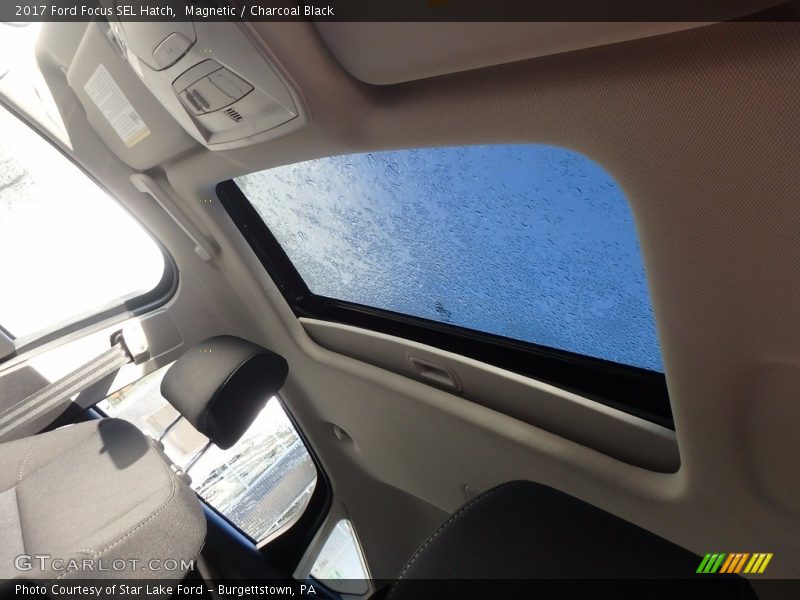 Magnetic / Charcoal Black 2017 Ford Focus SEL Hatch