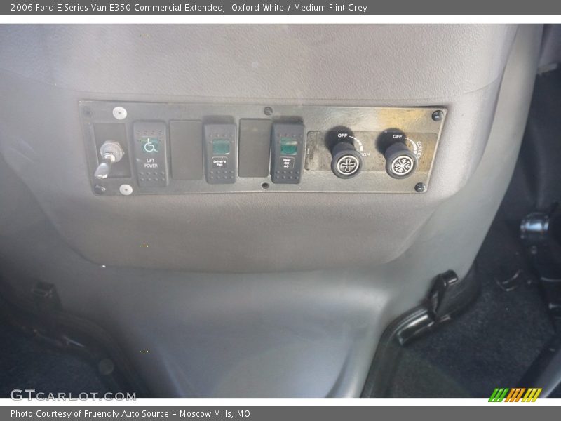 Oxford White / Medium Flint Grey 2006 Ford E Series Van E350 Commercial Extended