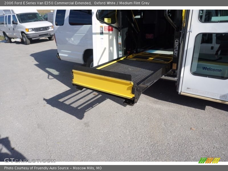 Oxford White / Medium Flint Grey 2006 Ford E Series Van E350 Commercial Extended