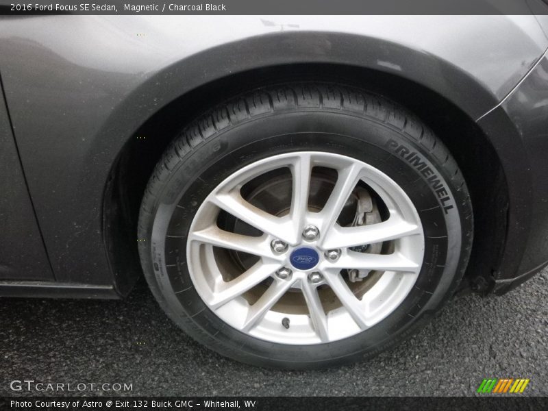 Magnetic / Charcoal Black 2016 Ford Focus SE Sedan
