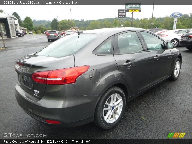 Magnetic / Charcoal Black 2016 Ford Focus SE Sedan