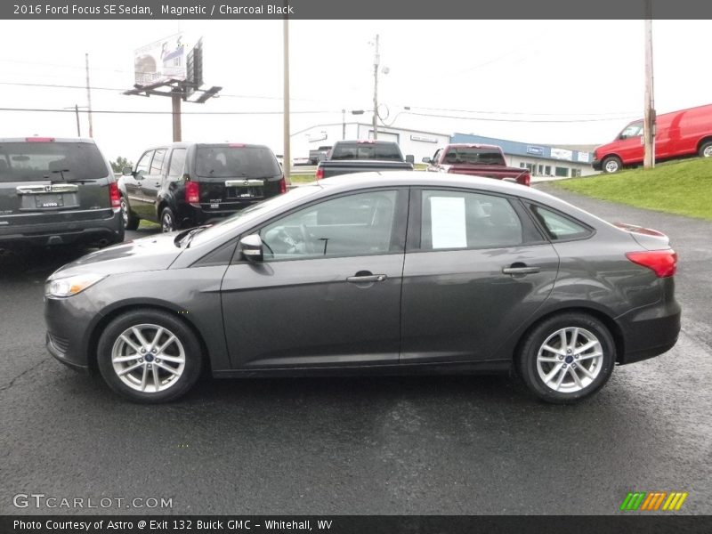 Magnetic / Charcoal Black 2016 Ford Focus SE Sedan