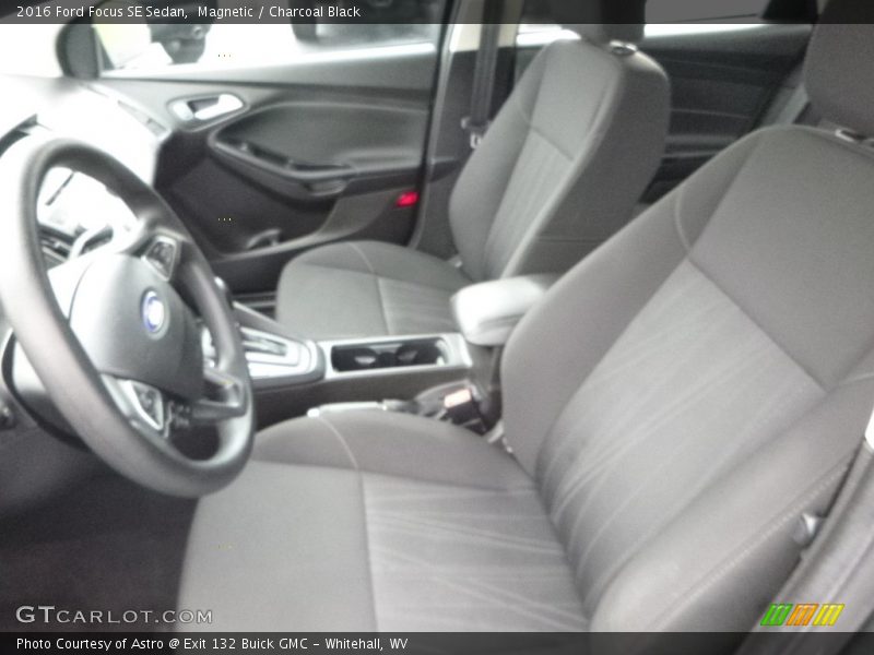 Magnetic / Charcoal Black 2016 Ford Focus SE Sedan