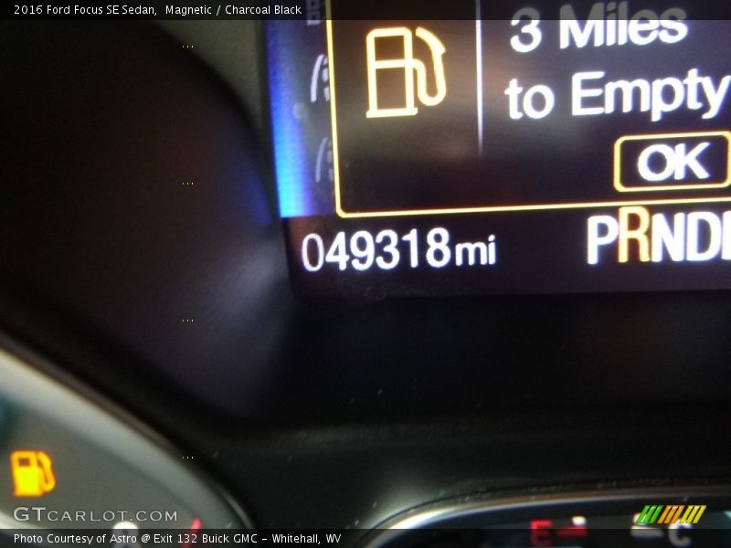Magnetic / Charcoal Black 2016 Ford Focus SE Sedan