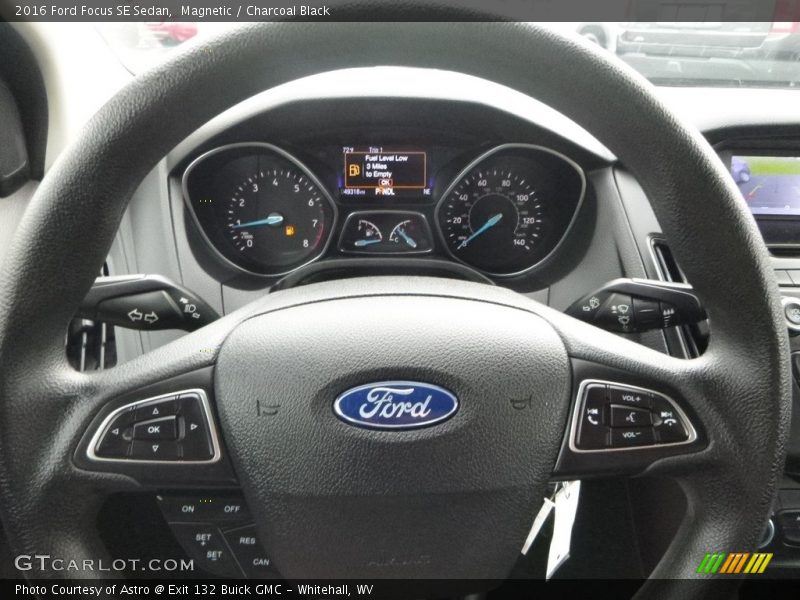 Magnetic / Charcoal Black 2016 Ford Focus SE Sedan