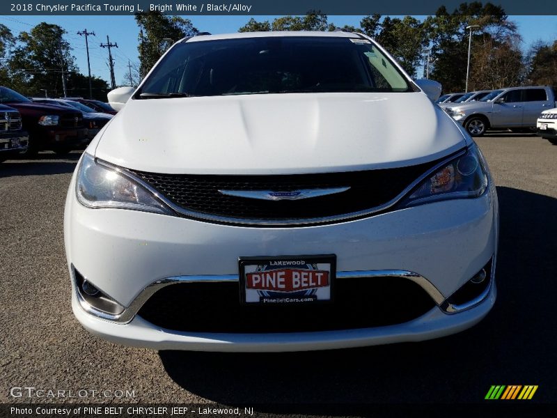 Bright White / Black/Alloy 2018 Chrysler Pacifica Touring L