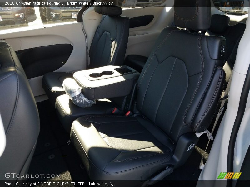 Bright White / Black/Alloy 2018 Chrysler Pacifica Touring L