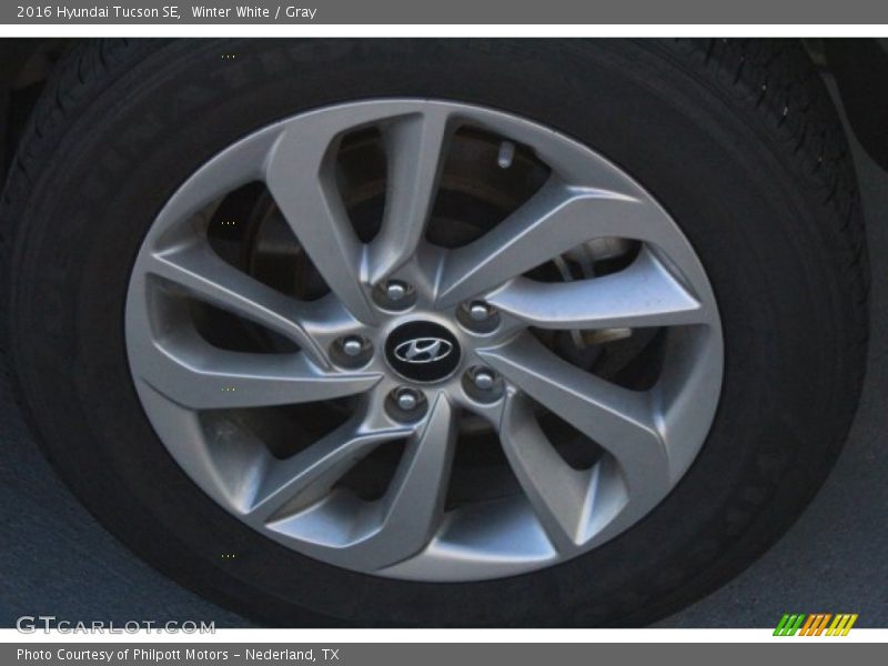 Winter White / Gray 2016 Hyundai Tucson SE