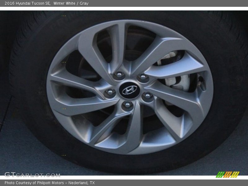 Winter White / Gray 2016 Hyundai Tucson SE