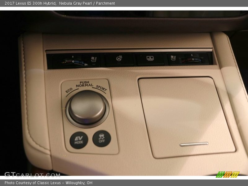 Nebula Gray Pearl / Parchment 2017 Lexus ES 300h Hybrid