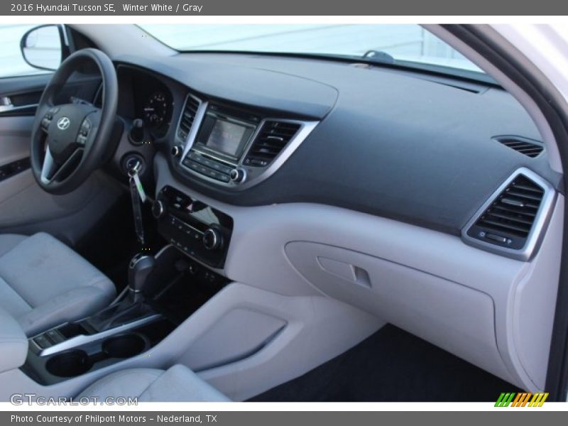 Winter White / Gray 2016 Hyundai Tucson SE