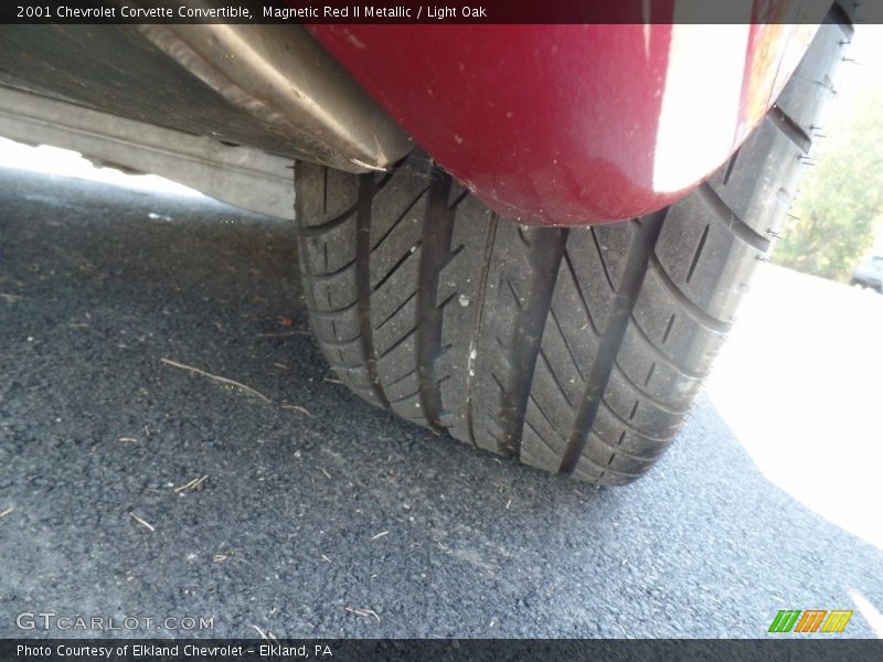 Magnetic Red II Metallic / Light Oak 2001 Chevrolet Corvette Convertible