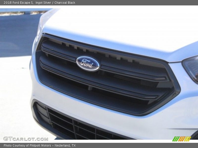 Ingot Silver / Charcoal Black 2018 Ford Escape S