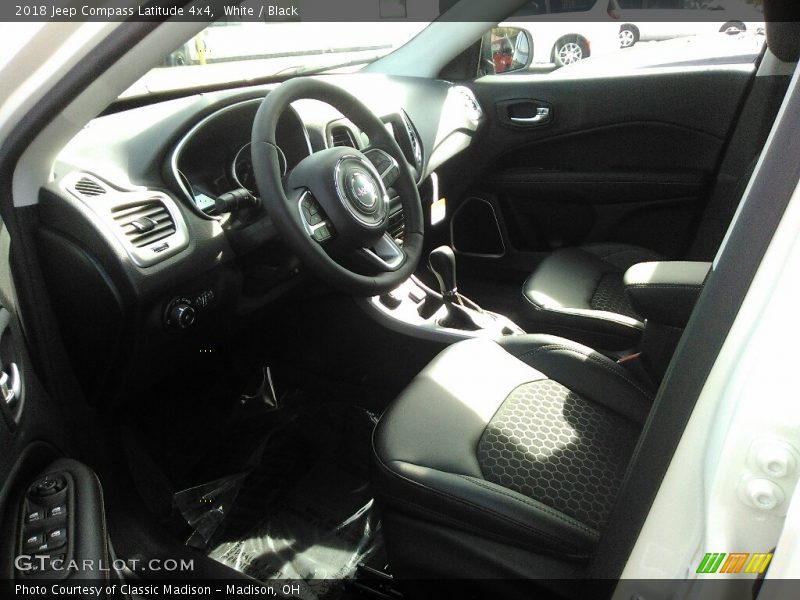 White / Black 2018 Jeep Compass Latitude 4x4
