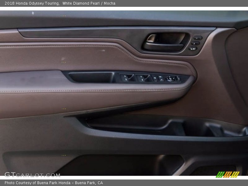 White Diamond Pearl / Mocha 2018 Honda Odyssey Touring