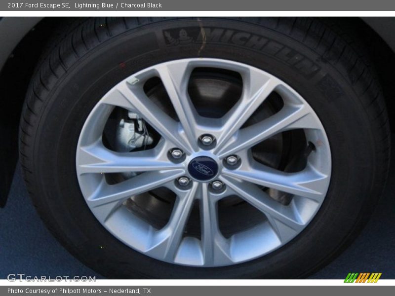 Lightning Blue / Charcoal Black 2017 Ford Escape SE