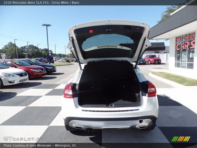 Cirrus White / Black 2016 Mercedes-Benz GLA 250