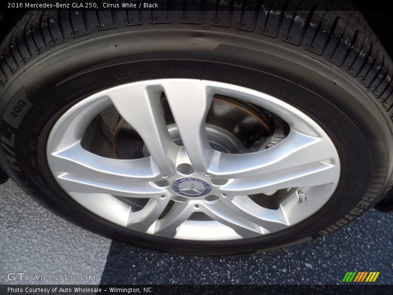 Cirrus White / Black 2016 Mercedes-Benz GLA 250