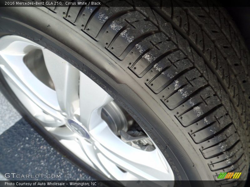 Cirrus White / Black 2016 Mercedes-Benz GLA 250