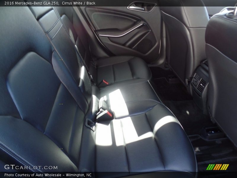 Cirrus White / Black 2016 Mercedes-Benz GLA 250