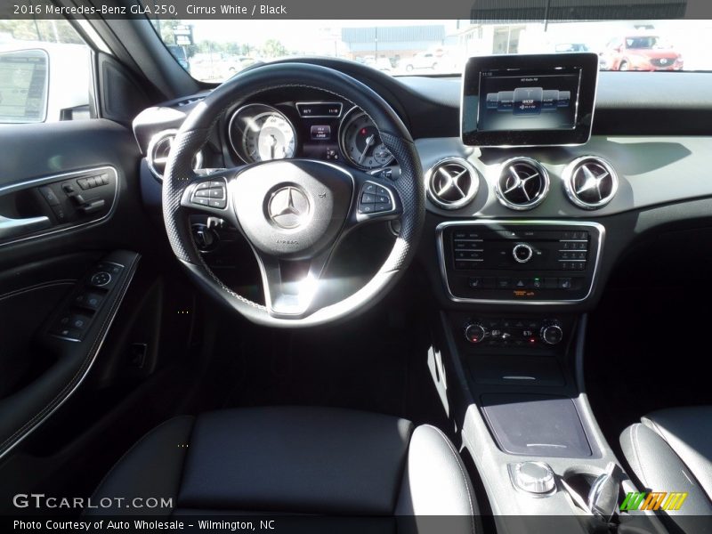 Cirrus White / Black 2016 Mercedes-Benz GLA 250