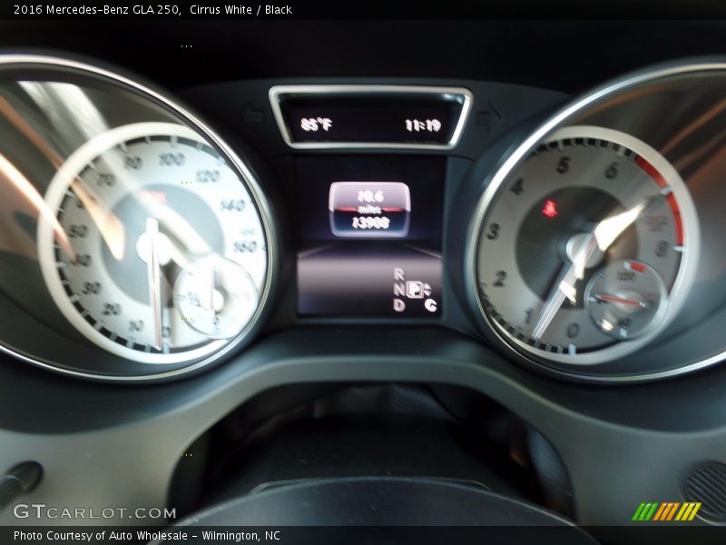 Cirrus White / Black 2016 Mercedes-Benz GLA 250