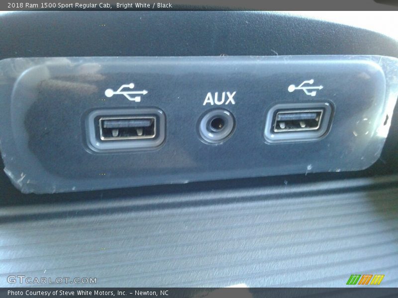 Bright White / Black 2018 Ram 1500 Sport Regular Cab