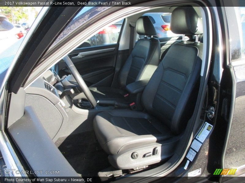 Deep Black Pearl / Titan Black 2017 Volkswagen Passat R-Line Sedan