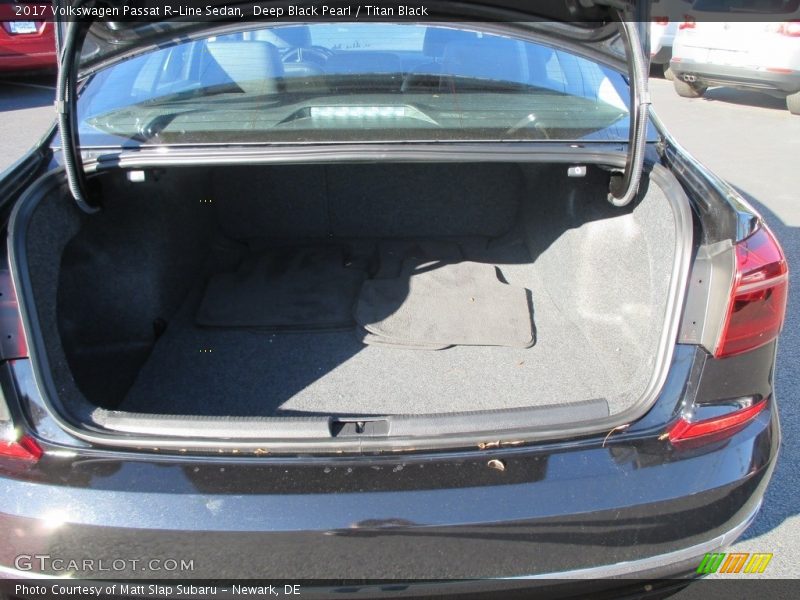 Deep Black Pearl / Titan Black 2017 Volkswagen Passat R-Line Sedan
