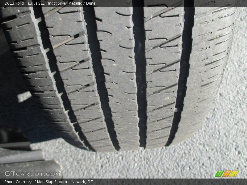 Ingot Silver Metallic / Dune 2013 Ford Taurus SEL