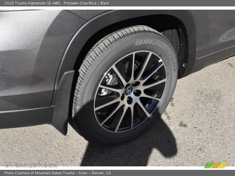 Predawn Gray Mica / Black 2018 Toyota Highlander SE AWD
