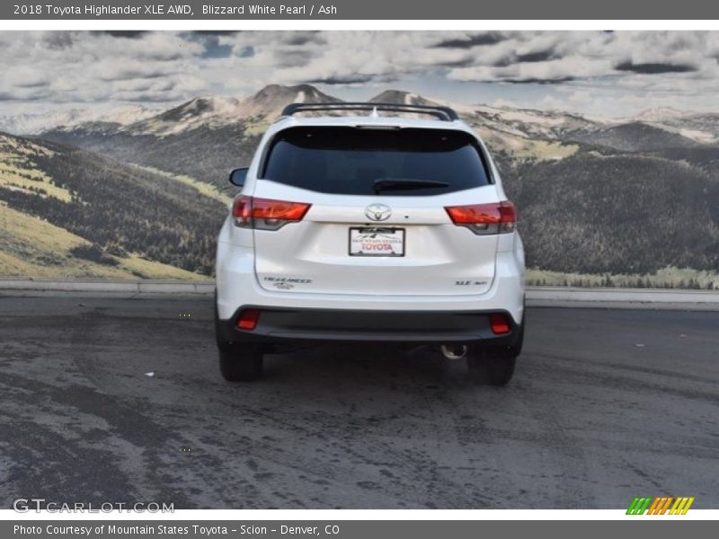 Blizzard White Pearl / Ash 2018 Toyota Highlander XLE AWD