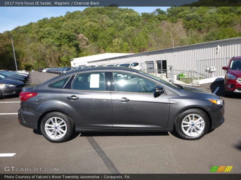 Magnetic / Charcoal Black 2017 Ford Focus SE Sedan